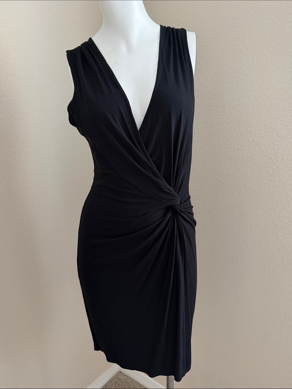 MAX STUDIO | BLACK V-NECK DRESS